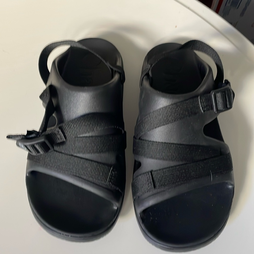 Chaco, NWOT, size 6-6.5 women, 37 euro, comfort supportive sandals, black